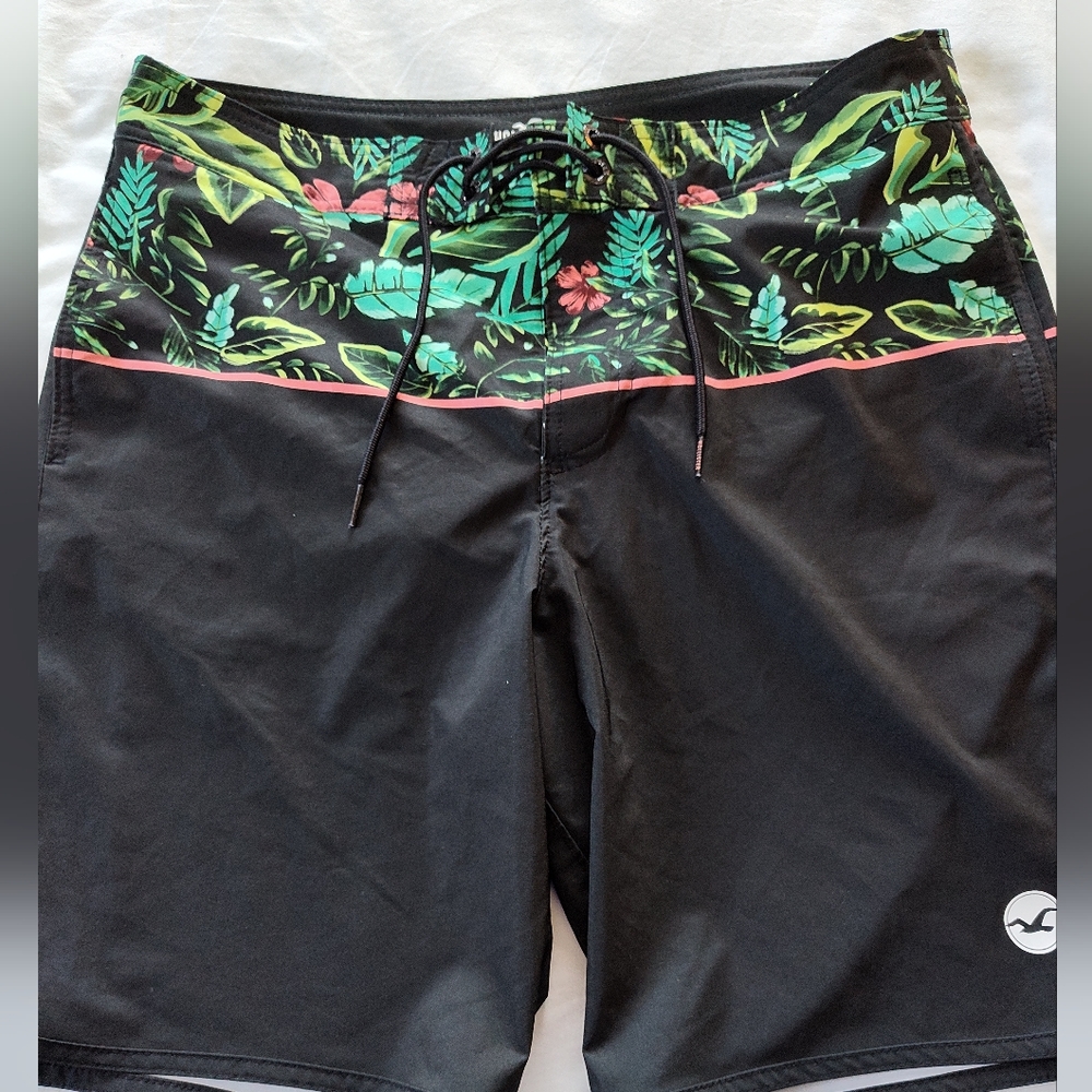 HOLLISTER Men's Board Shorts. Size 34. Drawstring Closure. Lined Inside.